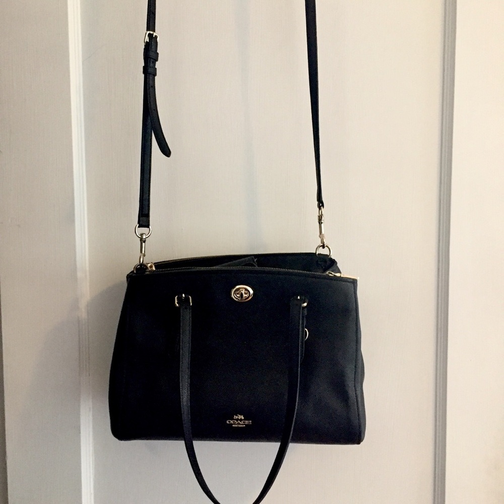 ✨Price Drop!! COACH Purse - Turnlock Carryall 29